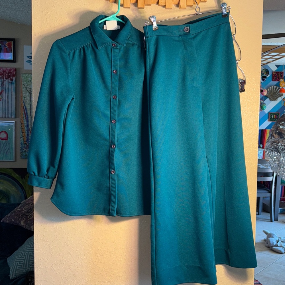 VINTAGE New Attitude 100% polyester dark teal matching button down blouse